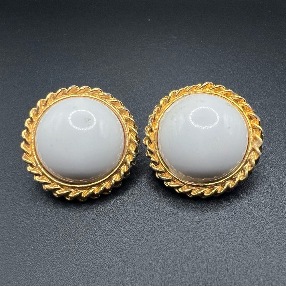 Vintage Gold Tone White Enamel Circle Earrings Clip Ons Statement Large